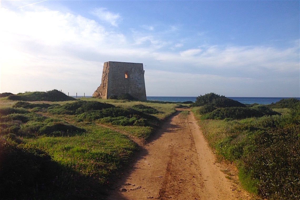 Torre Pozzelle, incanto di giorno e di notte