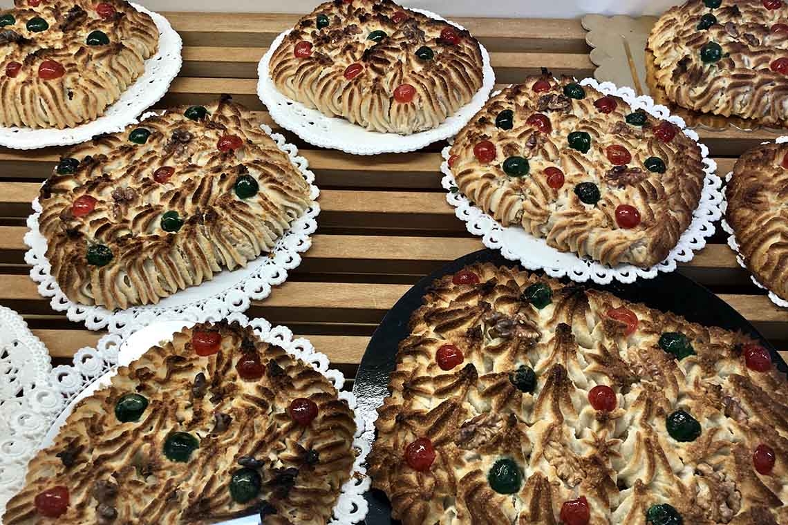 Torta Delizia, pasta di mandorle e cuore d’amore