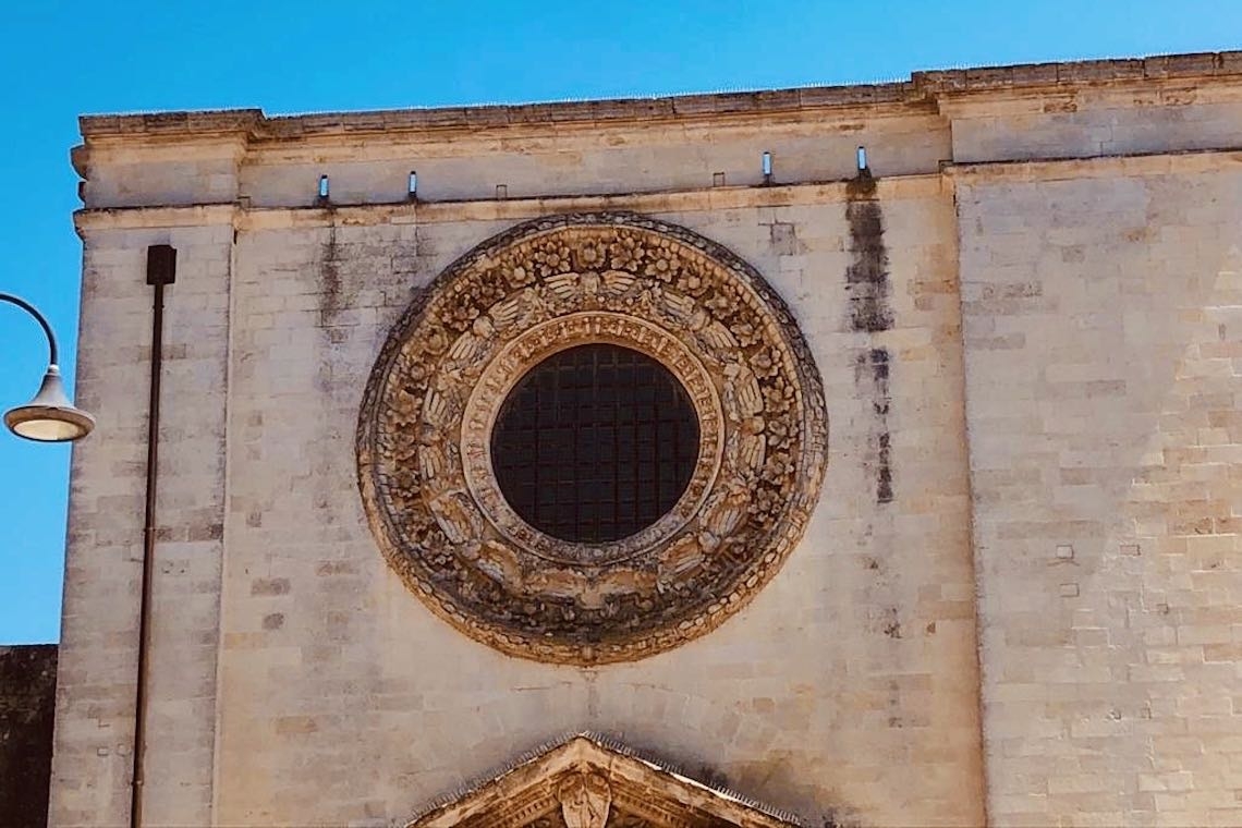 Minervino di Lecce, un rosone che sorprende