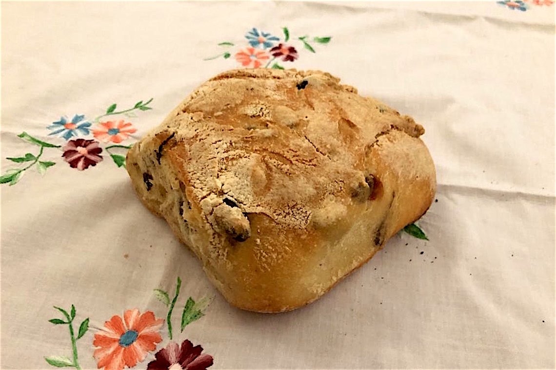 Puccia con le olive, pranzo di vigilia