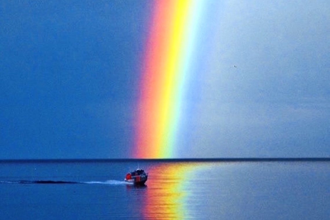 Indaco piovono baci dal cielo