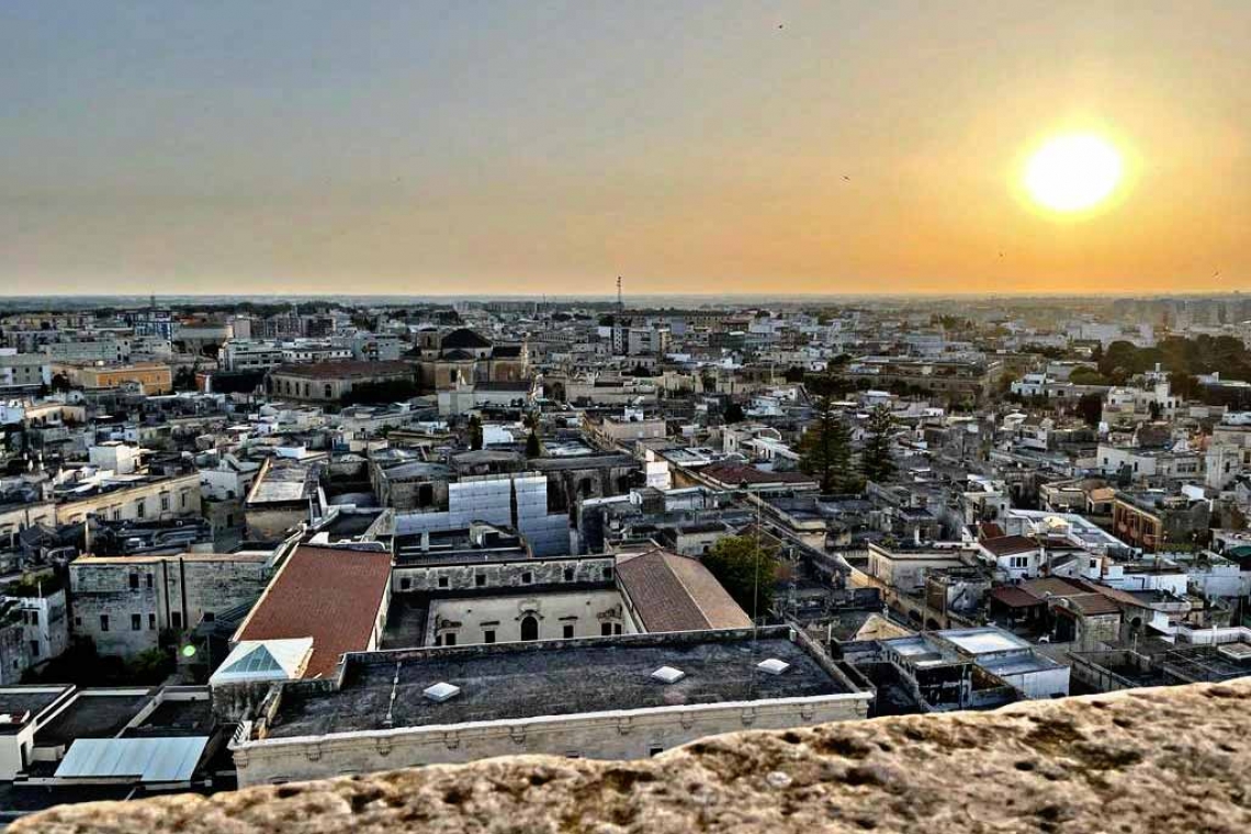 Un ascensore sul campanile, visione di Lecce