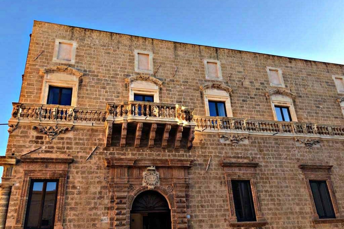 Palazzo D’Elia, sobria linearità