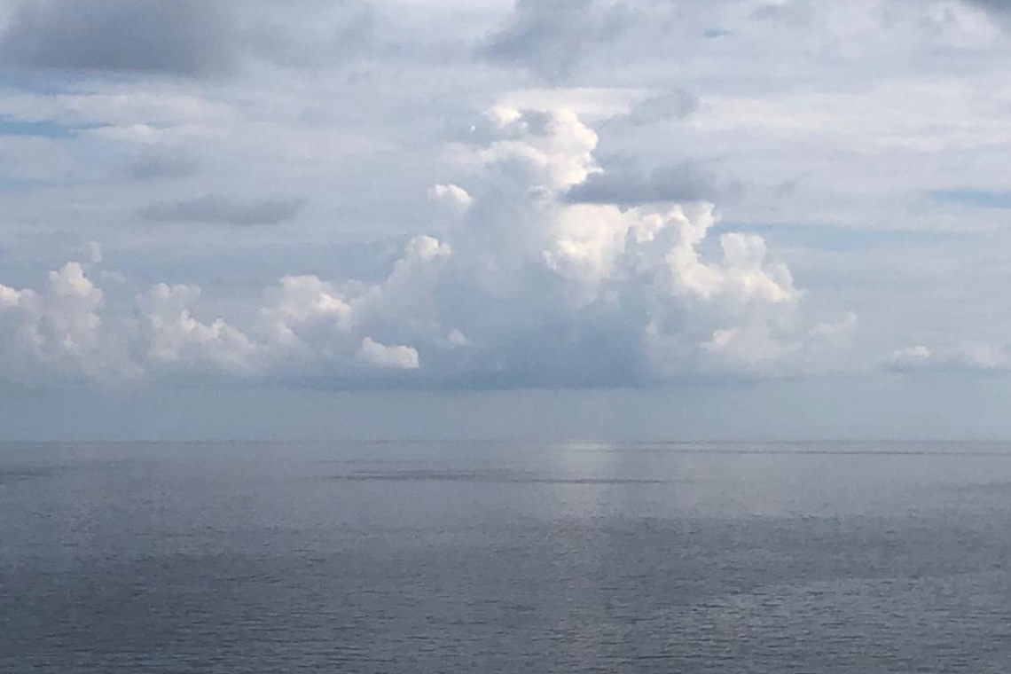 Sulla riva del mare, istantanea di serenità