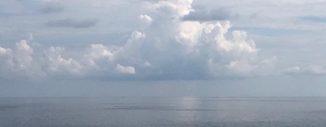 Sulla riva del mare, istantanea di serenità