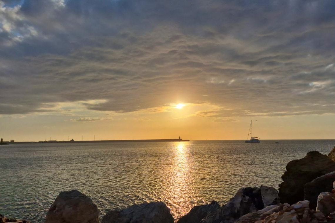 Tramonto in una baia
