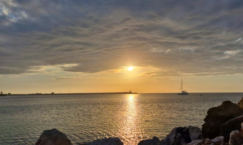 Tramonto in una baia