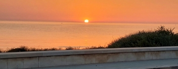 Una strada tra cielo e mare