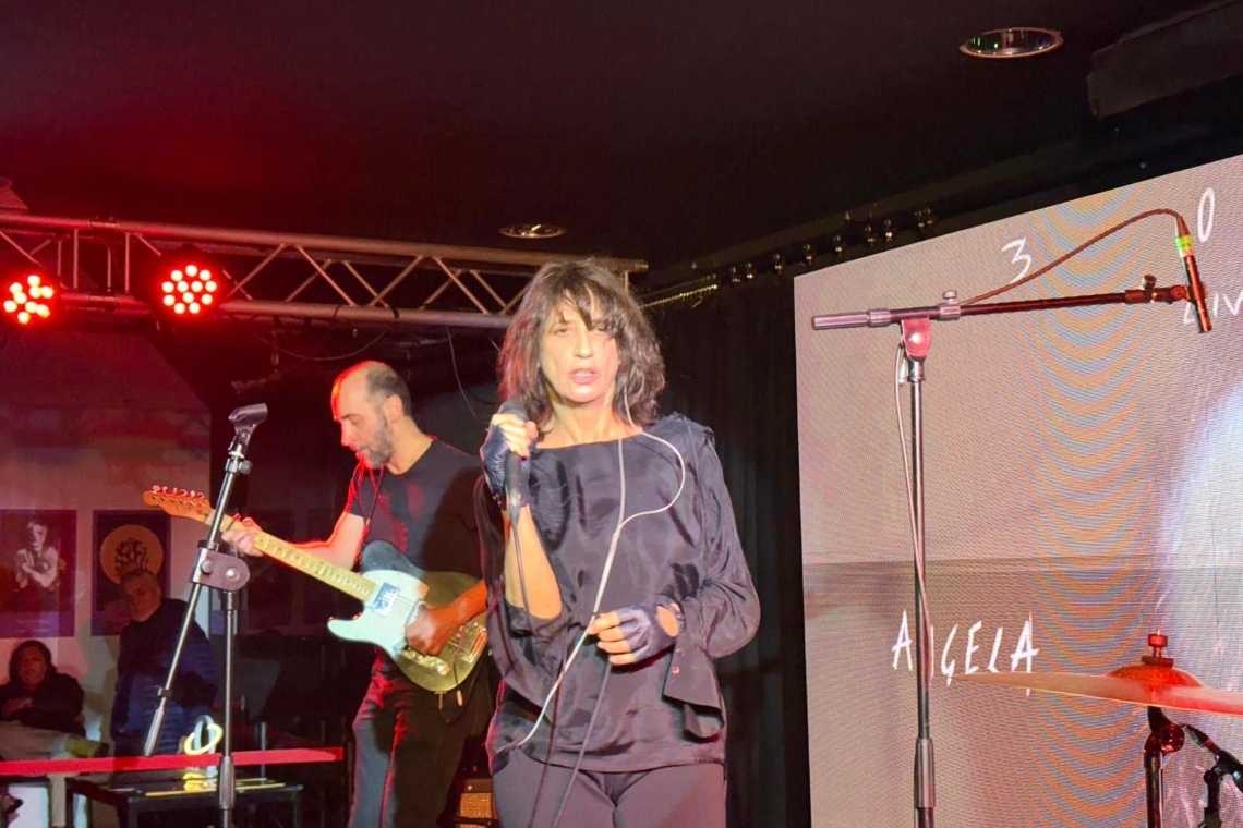 Angela Baraldi, intimo concerto tra terra e cosmo