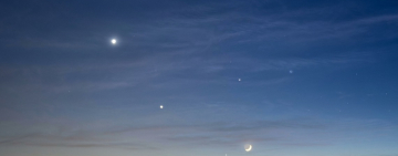 Tra cielo e mare Venere e Luna