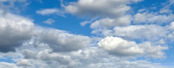Viaggiare, sotto un cielo di nuvole
